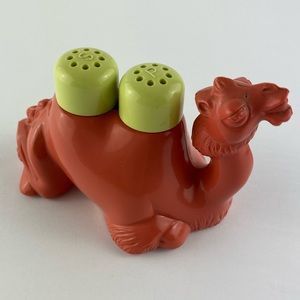 Vtg MCM/Retro Kitchen  Camel Caddy Salt & Pepper